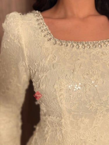 فستان سهرة بأكمام طويلة من الدانتيل الراقي مزين با...