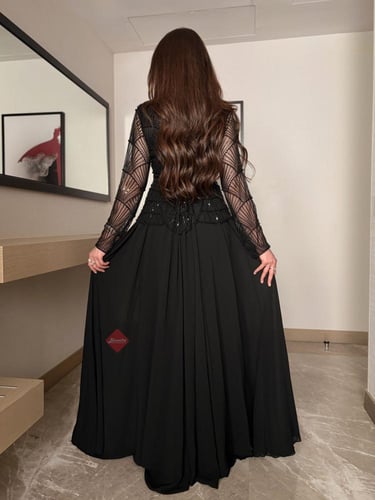 فستان سهرة طويل ستايل مميز مزين بالخرز والترتر الل...