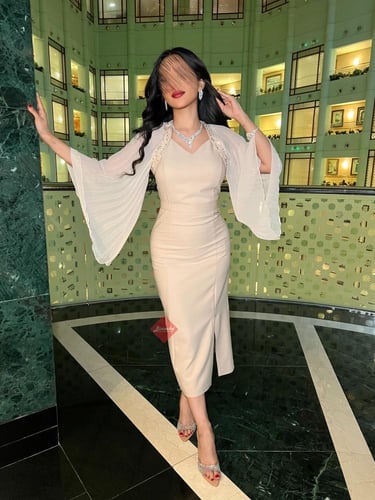 فستان ميد ناعم بأكمام ستايل فراشة بليسيه