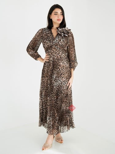 فستان برنت تايجر بلمسة ورد جذابه