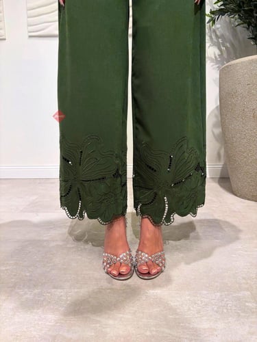 طقم انيق بتطريز زهور