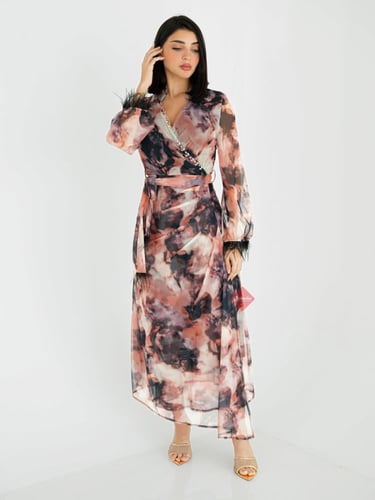 فستان مشجر تل فاخر بالكريستال والريش