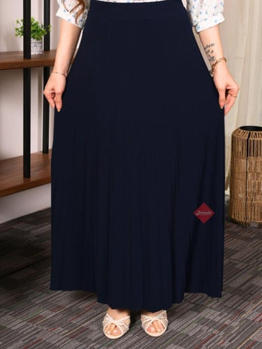 تنورة نسائية بليسيه طويل