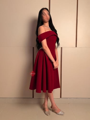 فستان جوخ شموه ناعم ميد بقصه اوف شولدر مزينه بالإك...