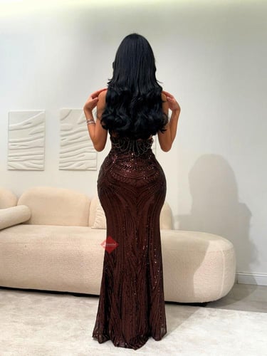 فستان سهرة مطرز بالترتر ستايل خرز بالظهر