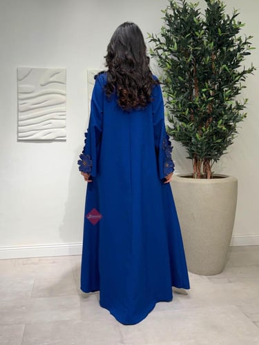 جلابية نسائية بتطريز ورود أنيق وراقي