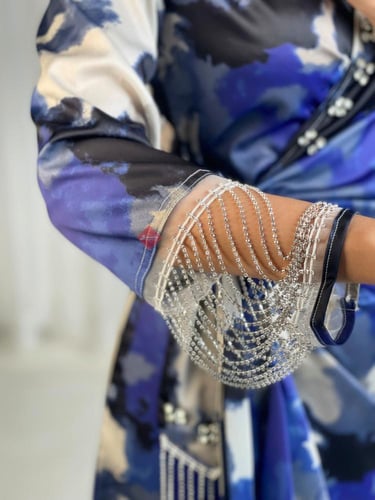 فستان مشجر ميدي بتمويجات ساحرة و اكمام مزيينة بالك...