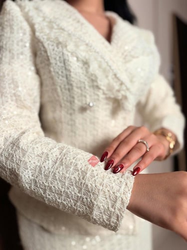 طقم راقي بلوزة باكمام طويلة و تنورة ستايل حورية ال...