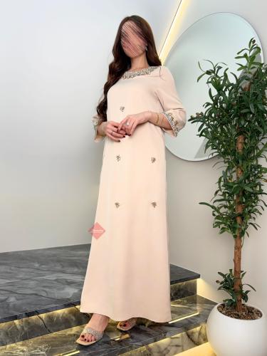 جلابية فخمة مزينة بالكريستال الفاخر