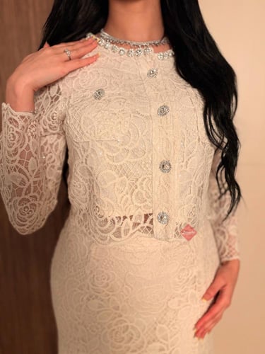 طقم راقي بلوزة و تنورة بتصميم مزينه بالدانتيل الرا...