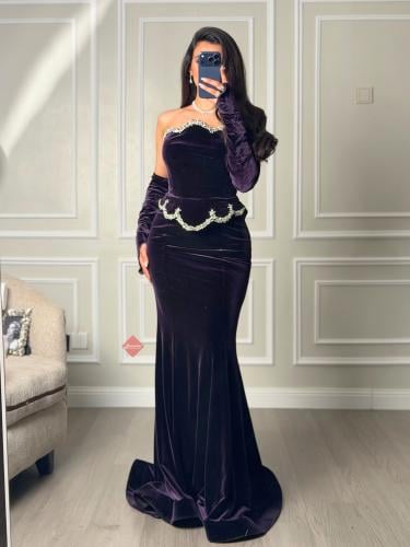 فستان سهرة تب طويل مخمل مزين بالكريستال اللامع