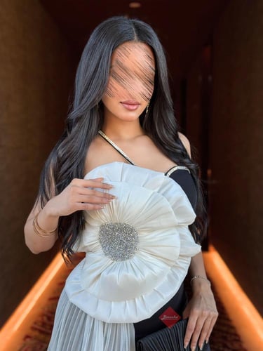 فستان جمبسوت مزين بالورد لاجمل السهرات والمناسبات