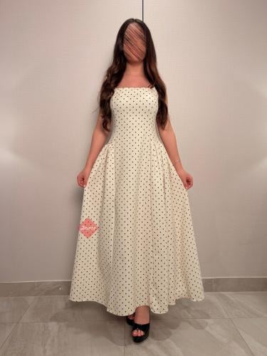 فستان سهرة منقط بتصميم عصري ستايل كسرات مميز