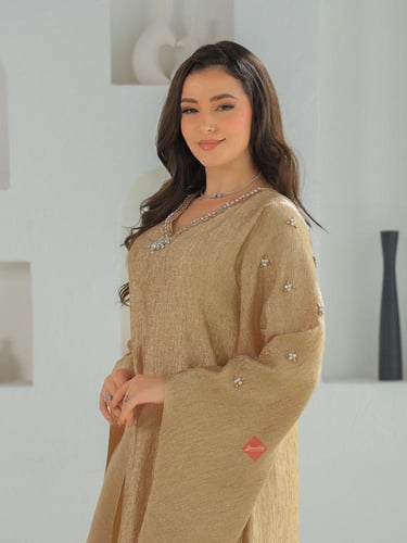جلابية مزينة بالكريستال و اكمام وشاح