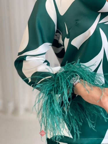 طقم بنطلون و بلوزة برسومات براندي مزين بالريش