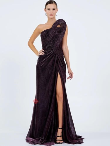 فستان سهرة طويل بستايل مختلف