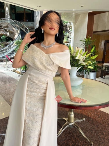 فستان سهرة تفته مزين بالتطريز