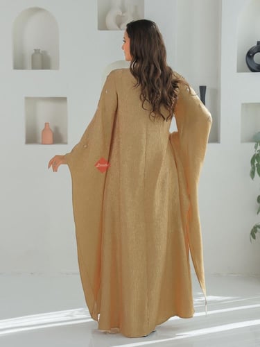 جلابية مزينة بالكريستال و اكمام وشاح