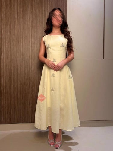 فستان سهرة أصفر ناعم مطرز بالكريستال كت مزين بالخر...