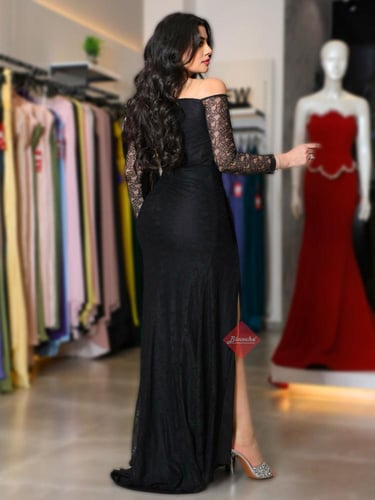 فستان سهرة طويل دانتيل تصميم مميز بأكمام