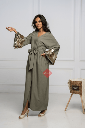 فستان ناعم طويل بأكمام طويلة واسعة سبايكي