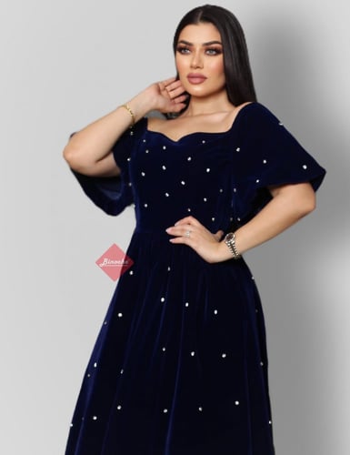 فستان ميدي مخمل مزين بالكريستال