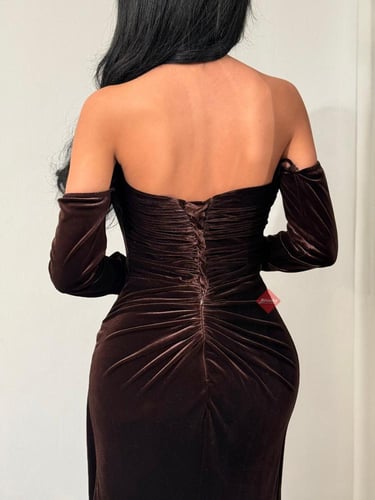فستان سهرة مخمل راقي مع اكمام منفصلة