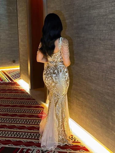 فستان سهرة بخامة التل مطرزة بالترتر