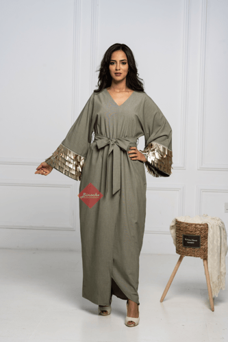 فستان ناعم طويل بأكمام طويلة واسعة سبايكي