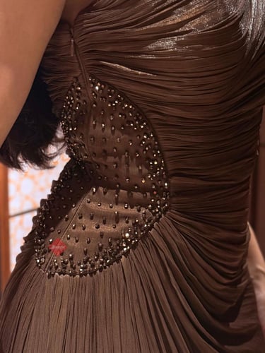 فستان سهرة طويل ناعم ستايل ون شولدر مزين بالخرز ال...