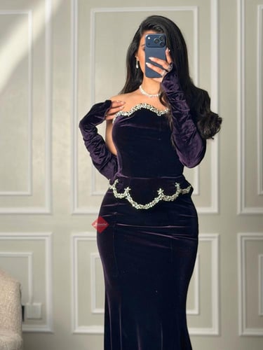 فستان سهرة تب طويل مخمل مزين بالكريستال اللامع