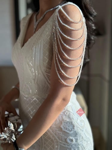 فستان سهره ستايل ساندريلا بتطريز ترتر ومزين بالخرز...