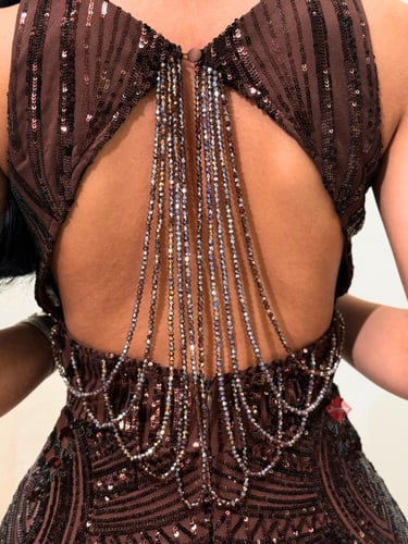 فستان سهرة مطرز بالترتر ستايل خرز بالظهر