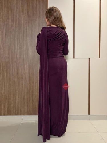 فستان ناعم درابيه مع وشاح باكمام طويلة