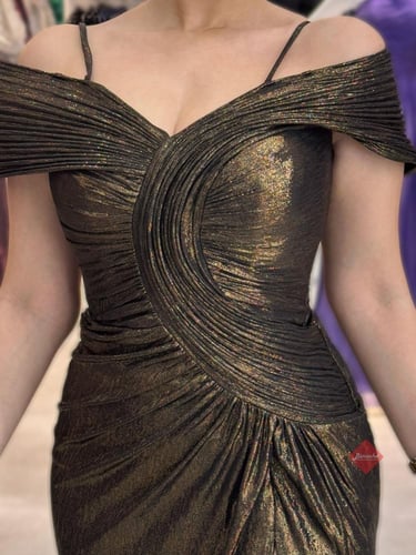 فستان سهرة طويل ناعم اوف شولدر لامع بتصميم مميز