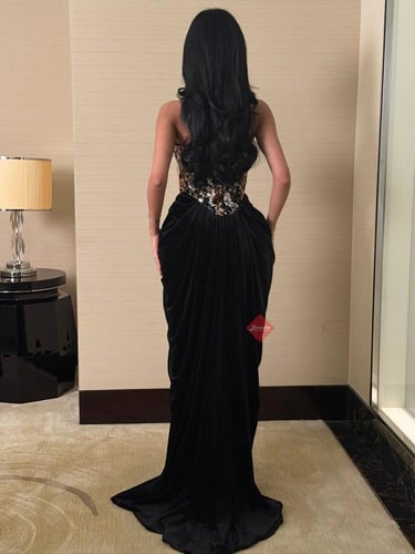 فستان سهرة تب طويل مخمل مزين بالترتر الملون