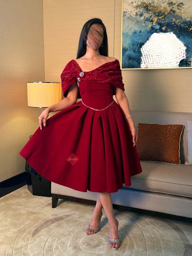 فستان جوخ شموه ميد بقصة أوف شولدر مزين بإكسسوار ست...