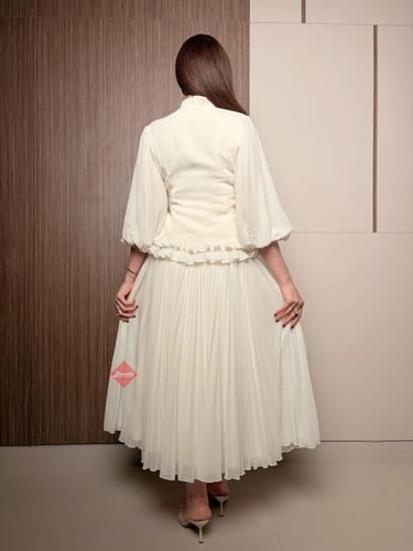 طقم بلوزة مزينة بكرانيش فاخرة وتنورة تل بليسيه