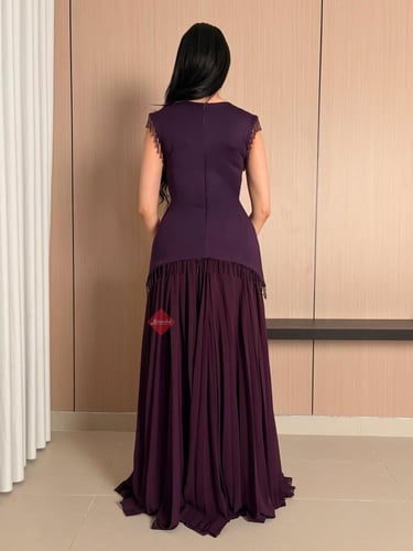 فستان ناعم طويل كلوش بتفاصيل هدب مميزة على الكتف