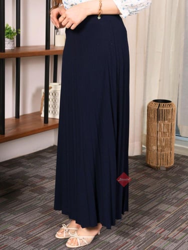 تنورة نسائية بليسيه طويل