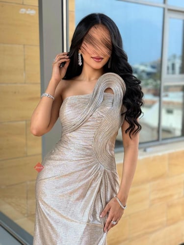 فستان سهرة طويل بستايل مختلف