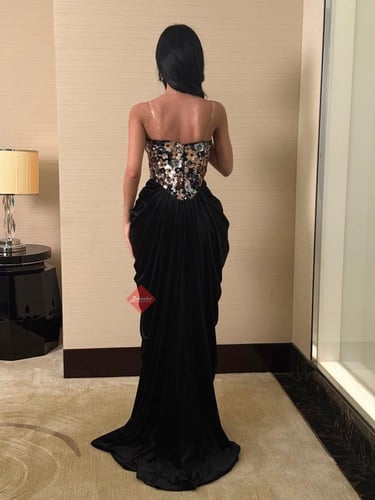 فستان سهرة تب طويل مخمل مزين بالترتر الملون