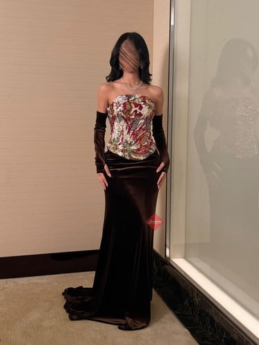 فستان سهرة تب طويل مخمل مطرز بالترتر الملون