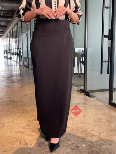 تنورة نسائية مخططة