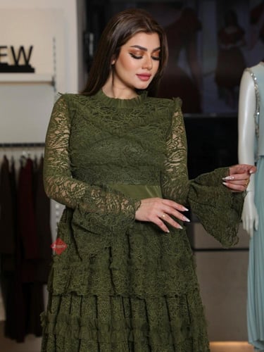 فستان سهرة طويل ستايل هاينك بدانتيل راقٍ