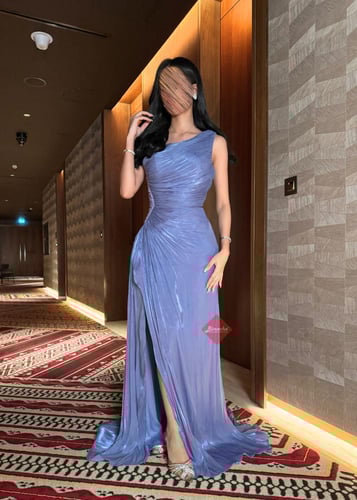 فستان سهرة طويل ناعم ستايل ون شولدر مزين بالخرز ال...