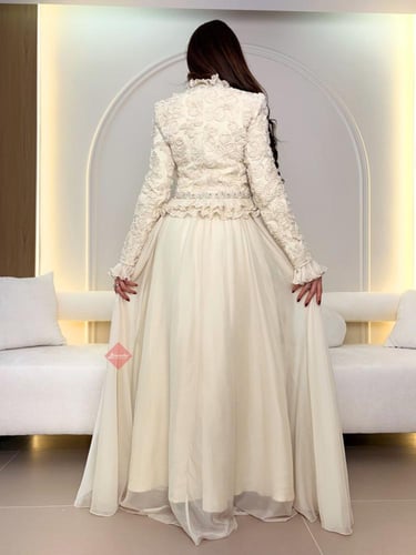 فستان راقي مكون من قطعتين مزين بالورود و الشيفون ا...