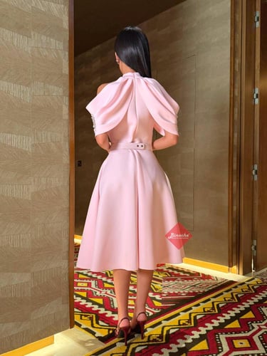 فستان ناعم ميدي كلوش مزين بالكريستال اللامع