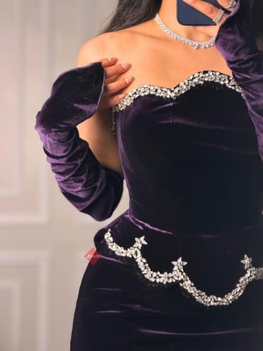 فستان سهرة تب طويل مخمل مزين بالكريستال اللامع