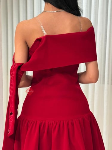 فستان جوخ شموه بقصة أوف شولدر أنيقة